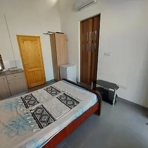 https://vasos-guesthouse-10-min-walk-from-the-beach.larnacahotels.org